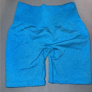 NVGTN SHORTS
•Scrunch butt
•size small
• blue color